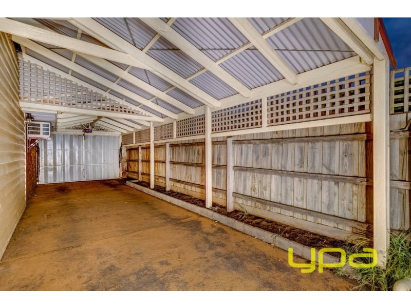 26 Bridgeford Crescent, Melton South VIC 3338