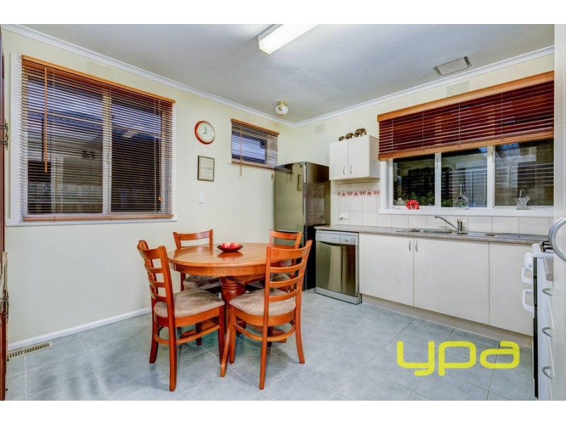 4 Childs Street, Melton South VIC 3338