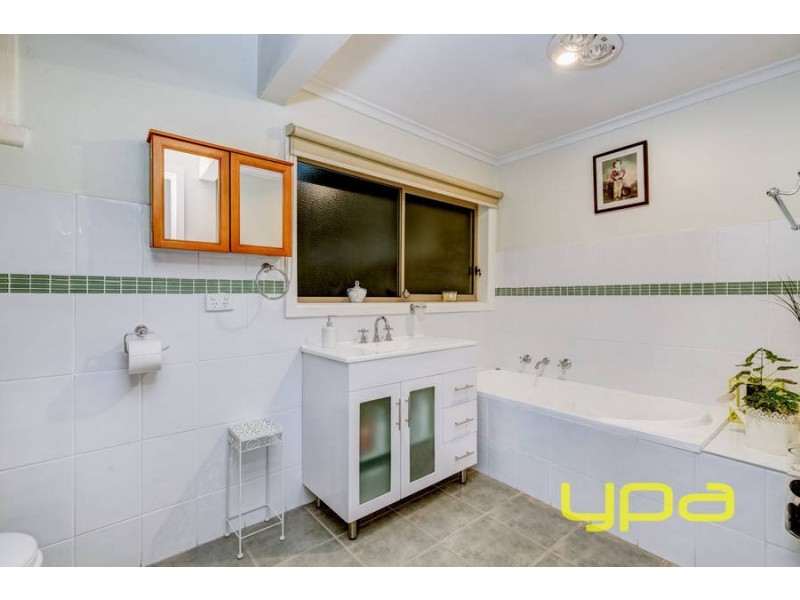 4 Childs Street, Melton South VIC 3338