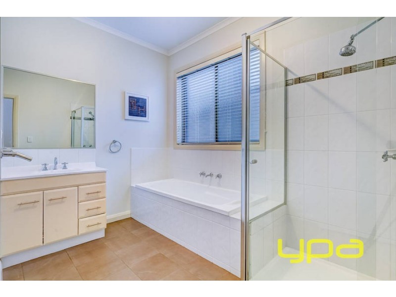 19 Glencoe Street, Kurunjang VIC 3337