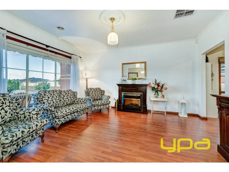 323 Centenary Avenue, Melton West VIC 3337