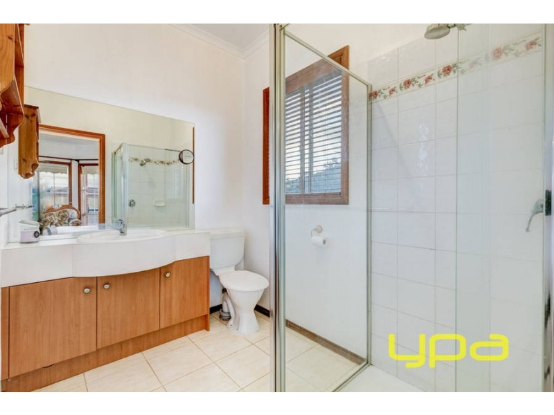 323 Centenary Avenue, Melton West VIC 3337