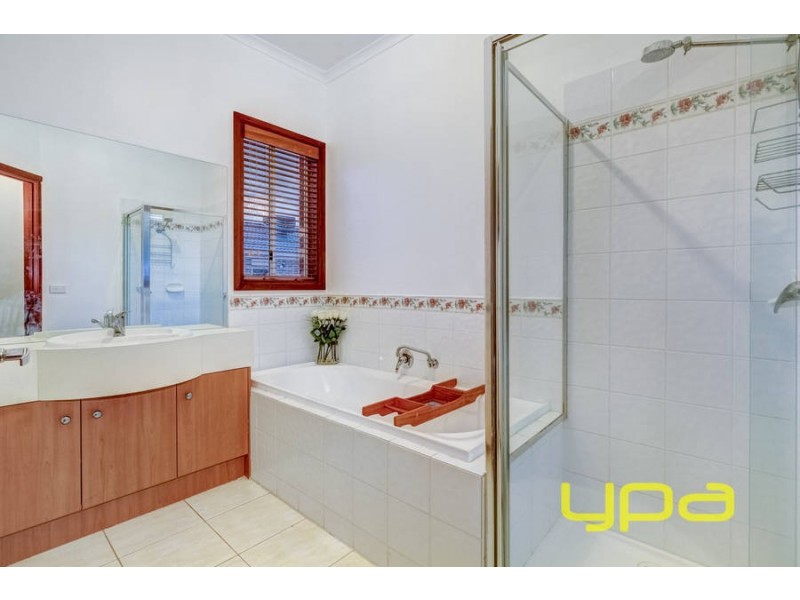 323 Centenary Avenue, Melton West VIC 3337