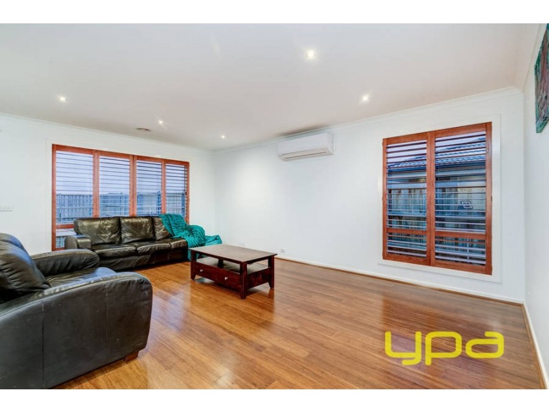 25 Finlay Avenue, Melton West VIC 3337