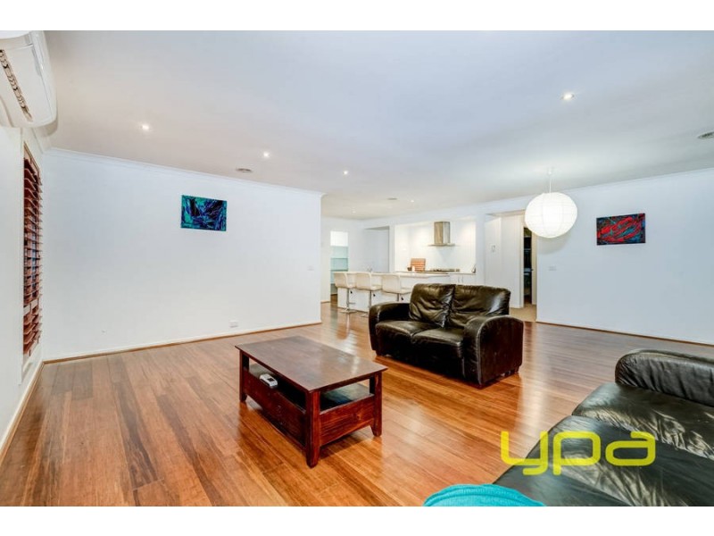 25 Finlay Avenue, Melton West VIC 3337