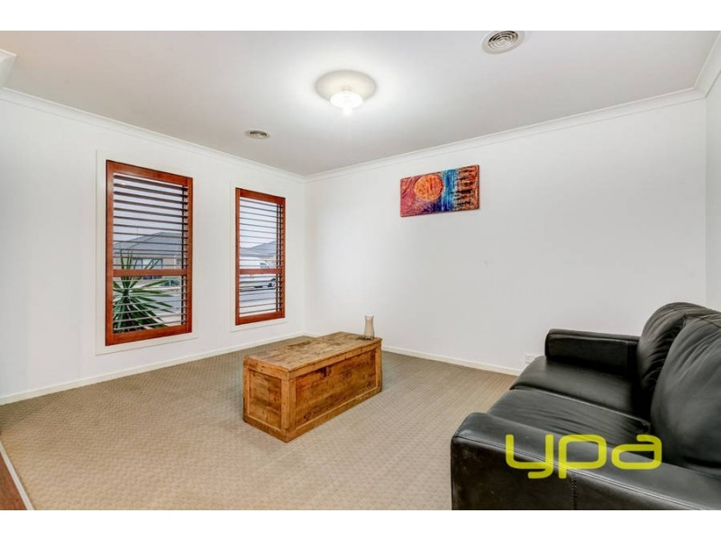 25 Finlay Avenue, Melton West VIC 3337