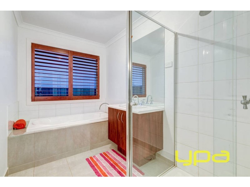 25 Finlay Avenue, Melton West VIC 3337