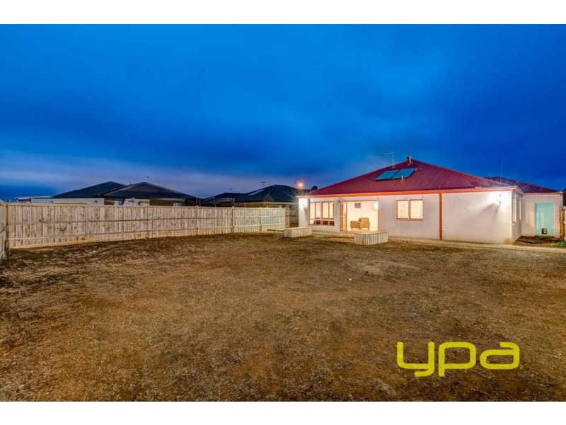 25 Finlay Avenue, Melton West VIC 3337