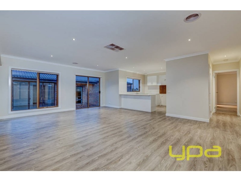 62 Arnolds Creek Boulevard, Melton West VIC 3337