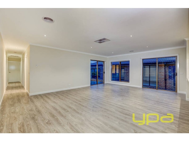 62 Arnolds Creek Boulevard, Melton West VIC 3337