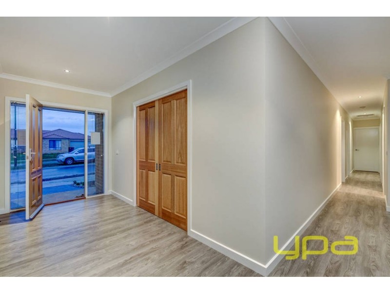 62 Arnolds Creek Boulevard, Melton West VIC 3337