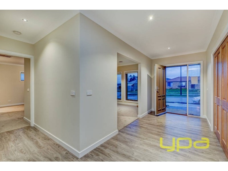 62 Arnolds Creek Boulevard, Melton West VIC 3337