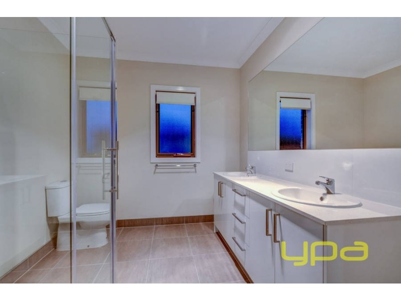 62 Arnolds Creek Boulevard, Melton West VIC 3337