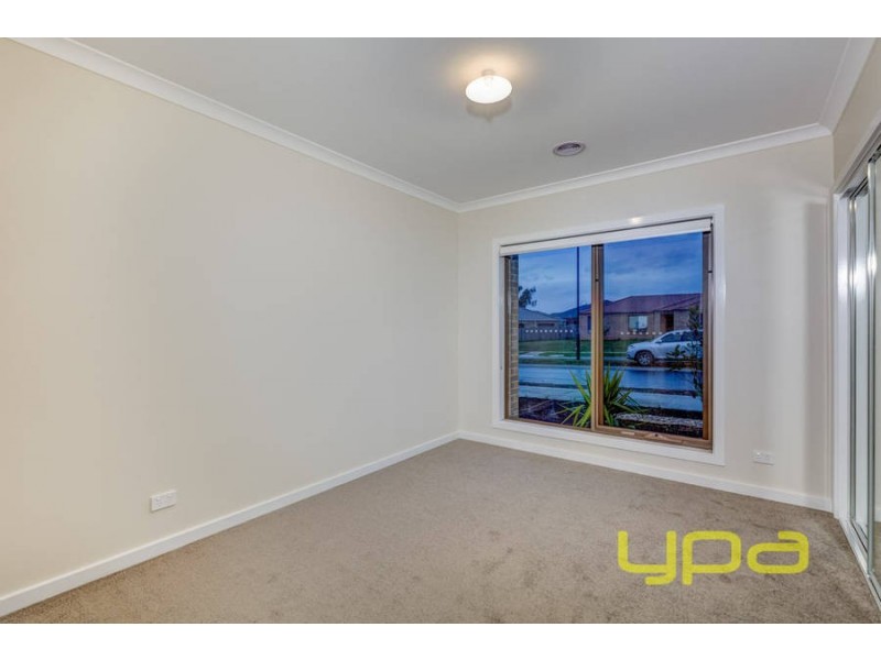 62 Arnolds Creek Boulevard, Melton West VIC 3337