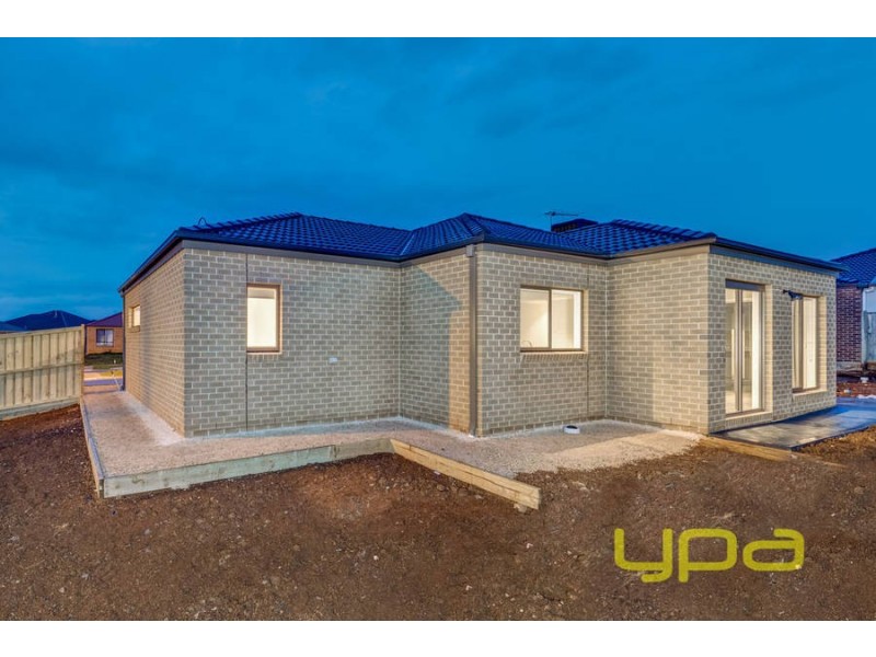 62 Arnolds Creek Boulevard, Melton West VIC 3337