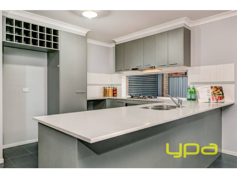 18 Clare Street, Brookfield VIC 3338