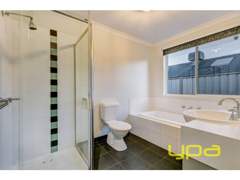 18 Clare Street, Brookfield VIC 3338