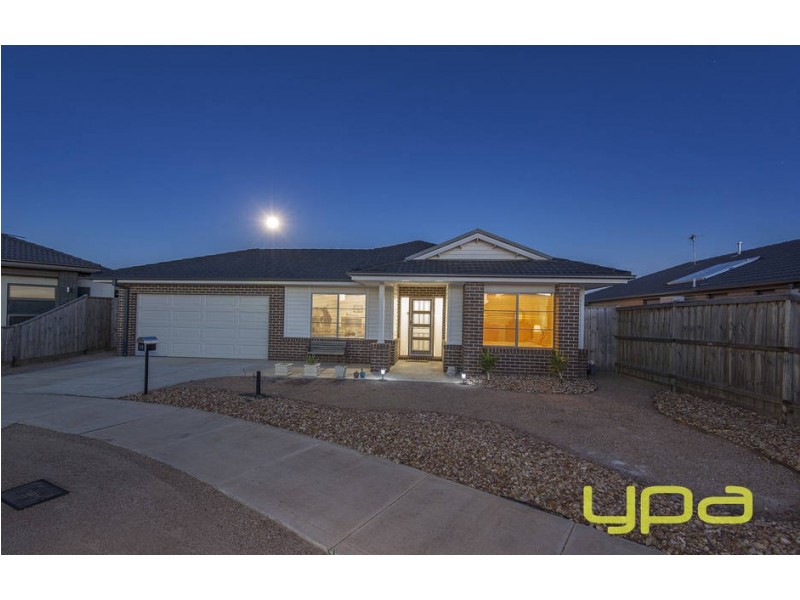 11 Sullivan Place, Melton West VIC 3337