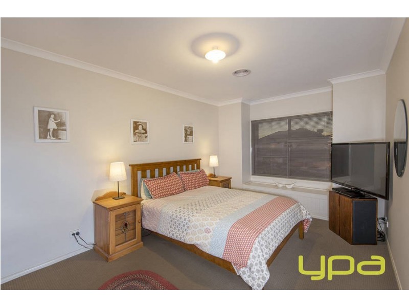 11 Sullivan Place, Melton West VIC 3337