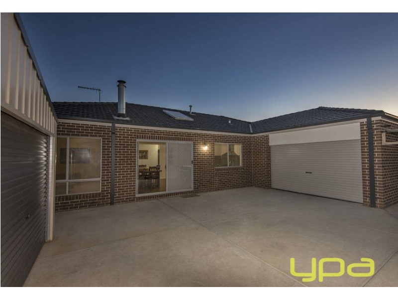 11 Sullivan Place, Melton West VIC 3337