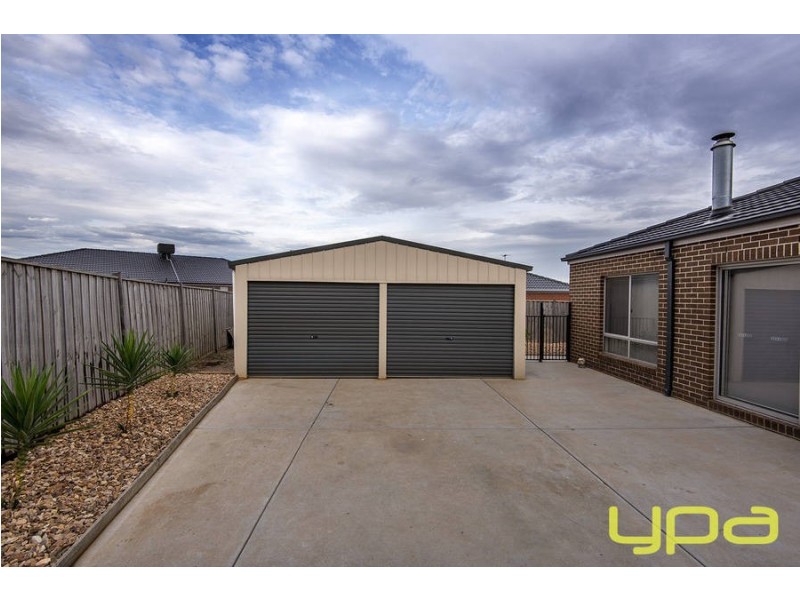 11 Sullivan Place, Melton West VIC 3337