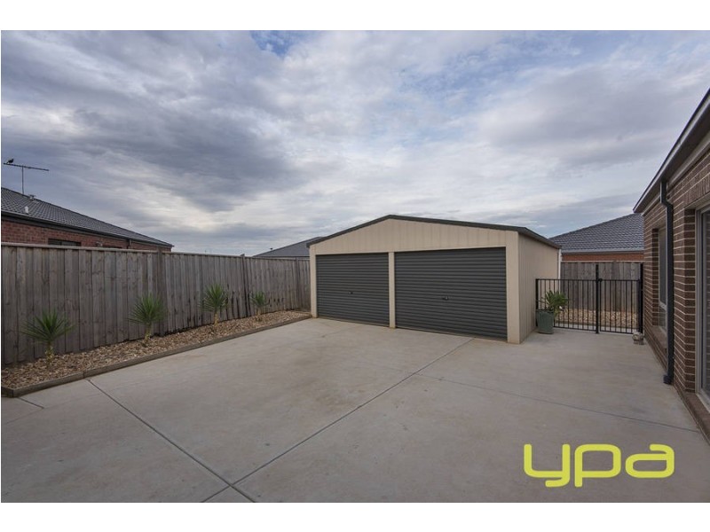 11 Sullivan Place, Melton West VIC 3337