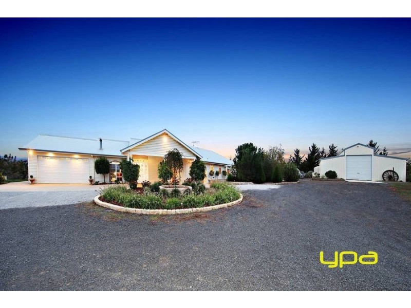 6 Connell Close, Hopetoun Park VIC 3340