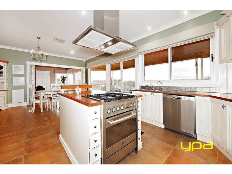 6 Connell Close, Hopetoun Park VIC 3340