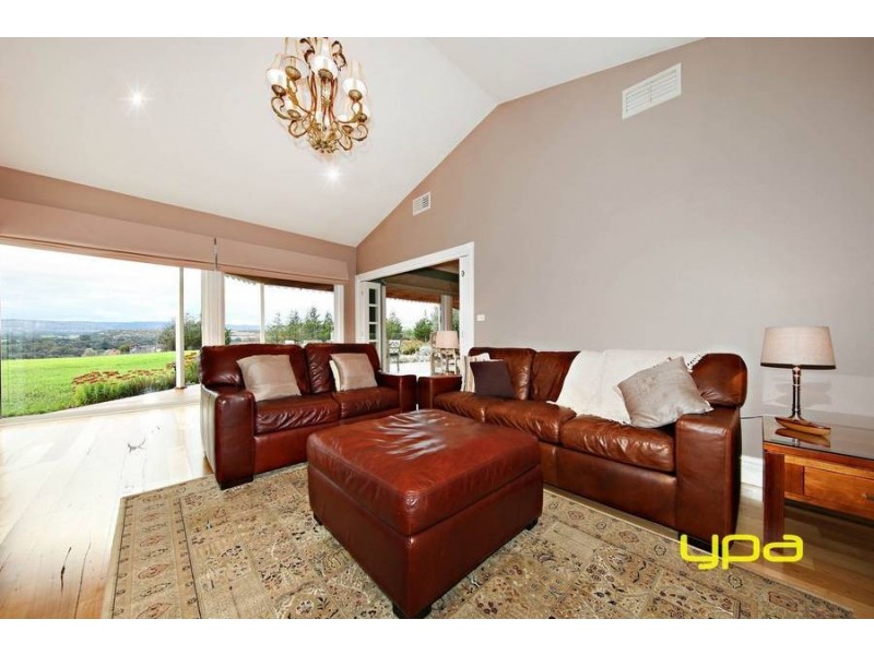 6 Connell Close, Hopetoun Park VIC 3340