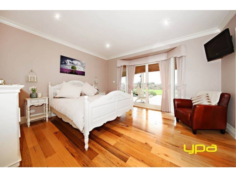 6 Connell Close, Hopetoun Park VIC 3340