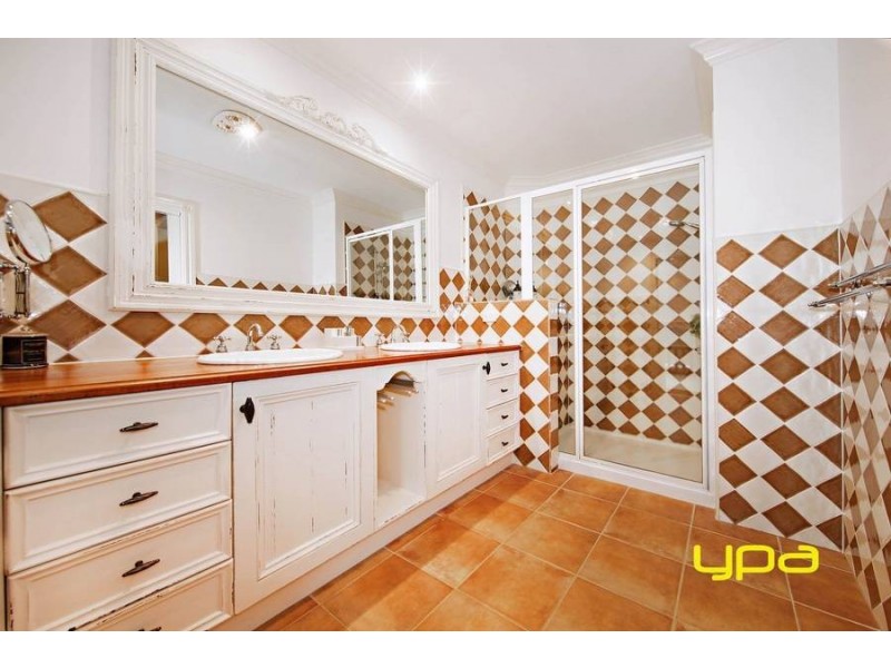 6 Connell Close, Hopetoun Park VIC 3340