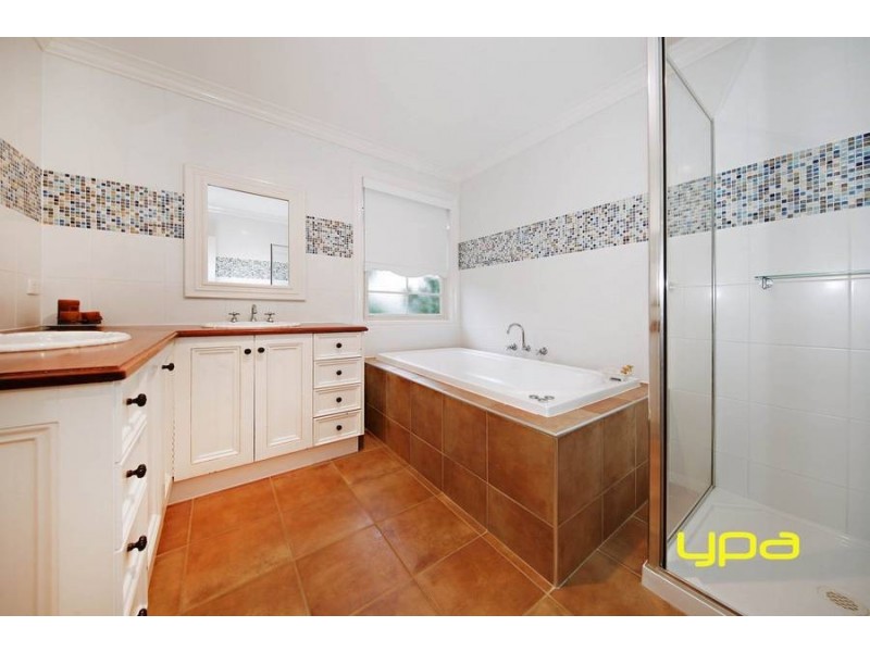 6 Connell Close, Hopetoun Park VIC 3340