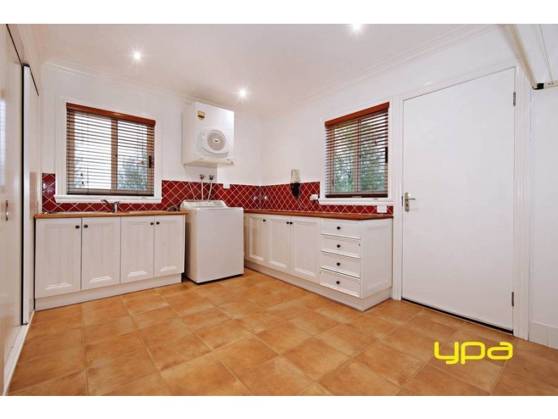 6 Connell Close, Hopetoun Park VIC 3340