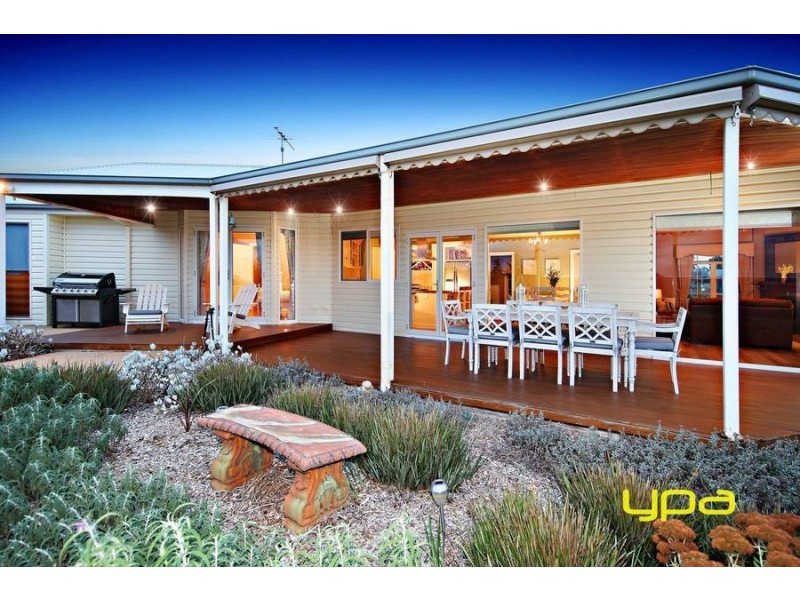 6 Connell Close, Hopetoun Park VIC 3340