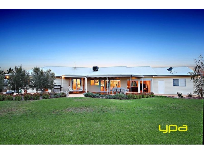 6 Connell Close, Hopetoun Park VIC 3340