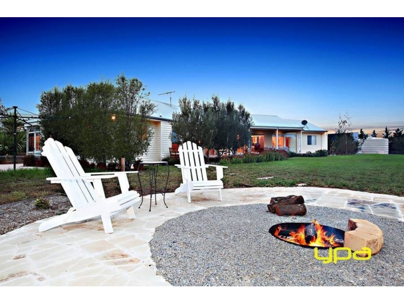 6 Connell Close, Hopetoun Park VIC 3340