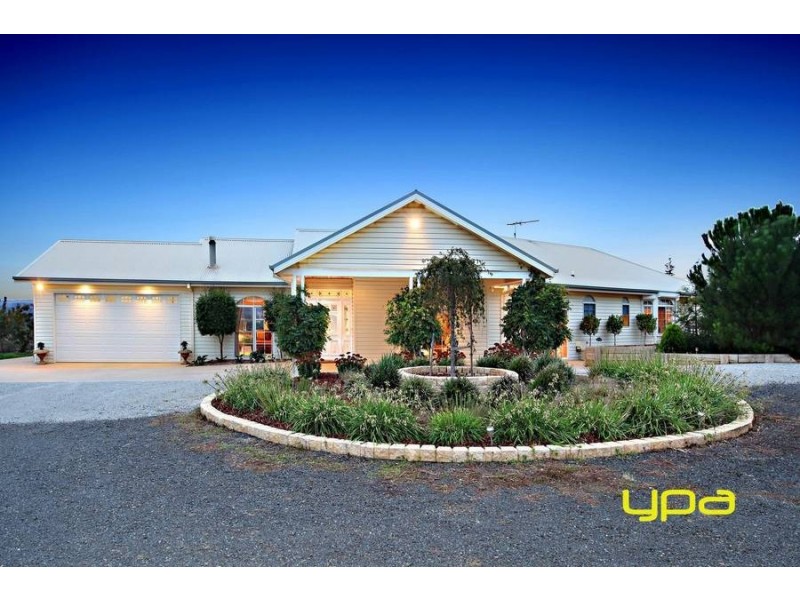 6 Connell Close, Hopetoun Park VIC 3340