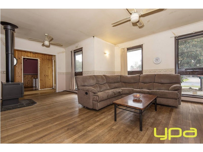 4 Elizabeth Street, Melton South VIC 3338