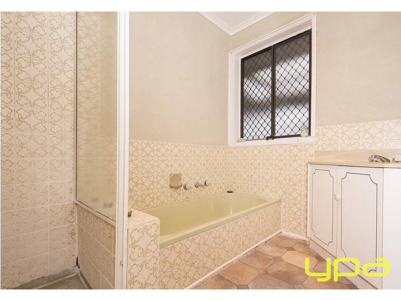 4 Elizabeth Street, Melton South VIC 3338