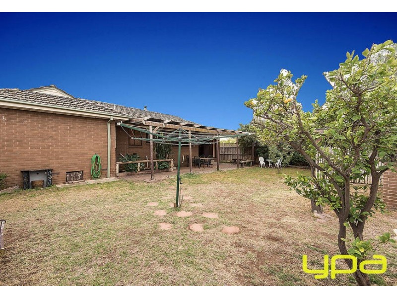 4 Elizabeth Street, Melton South VIC 3338