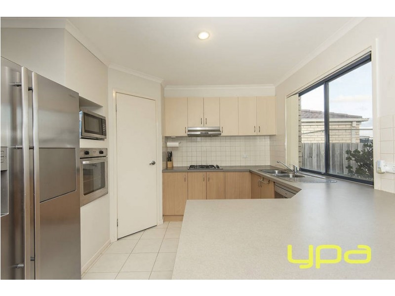 12 Rainsford Place, Melton West VIC 3337