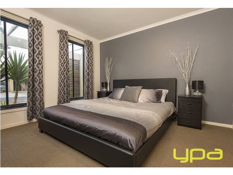 12 Rainsford Place, Melton West VIC 3337