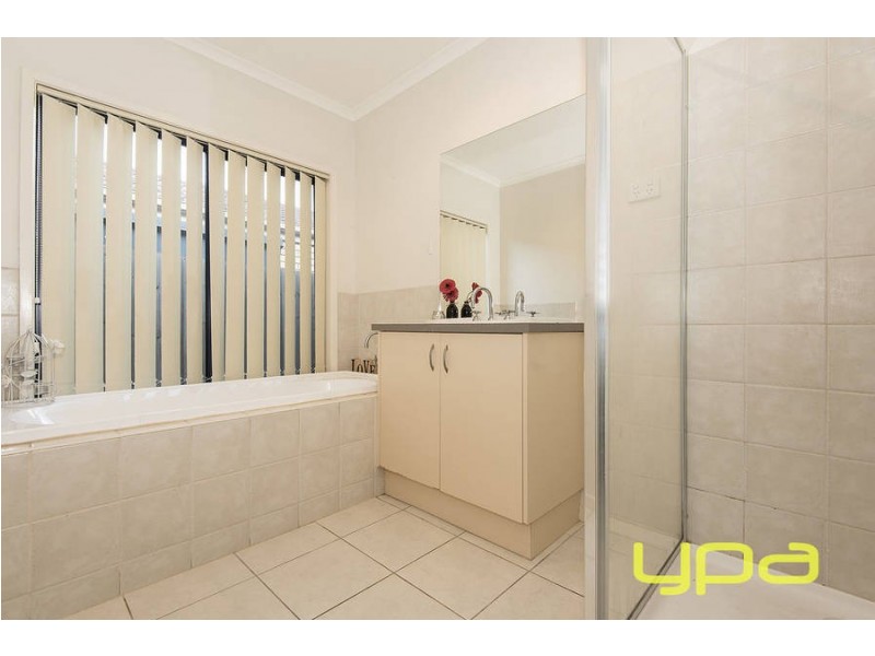 12 Rainsford Place, Melton West VIC 3337