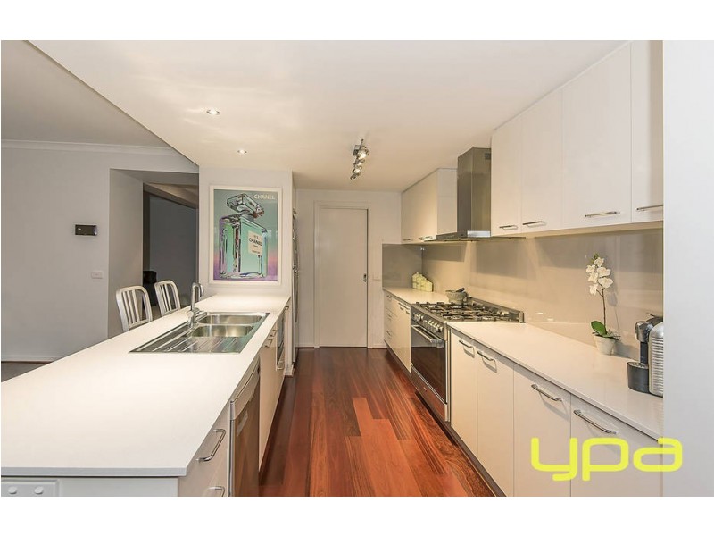 10 Dion Place, Melton West VIC 3337