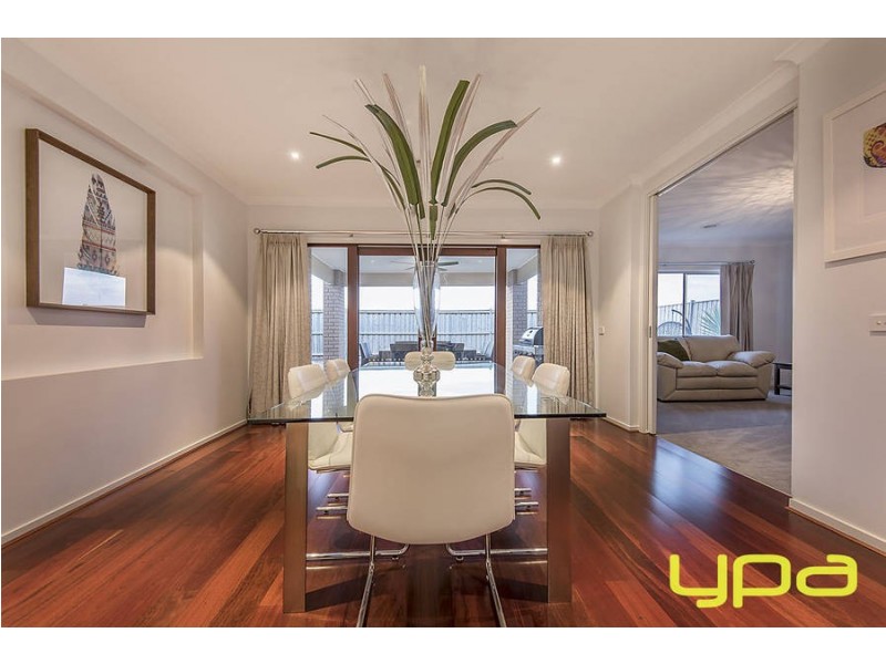 10 Dion Place, Melton West VIC 3337