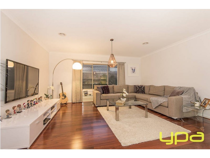 10 Dion Place, Melton West VIC 3337