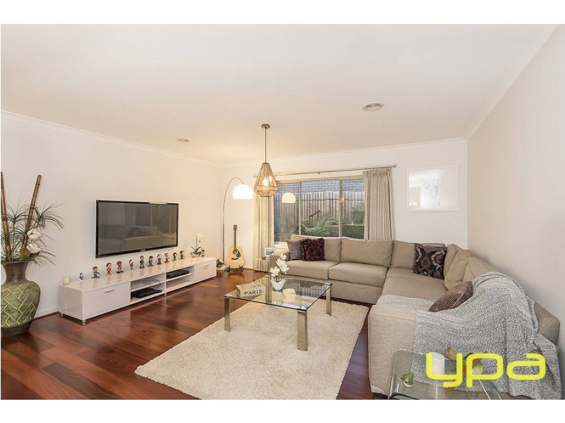 10 Dion Place, Melton West VIC 3337