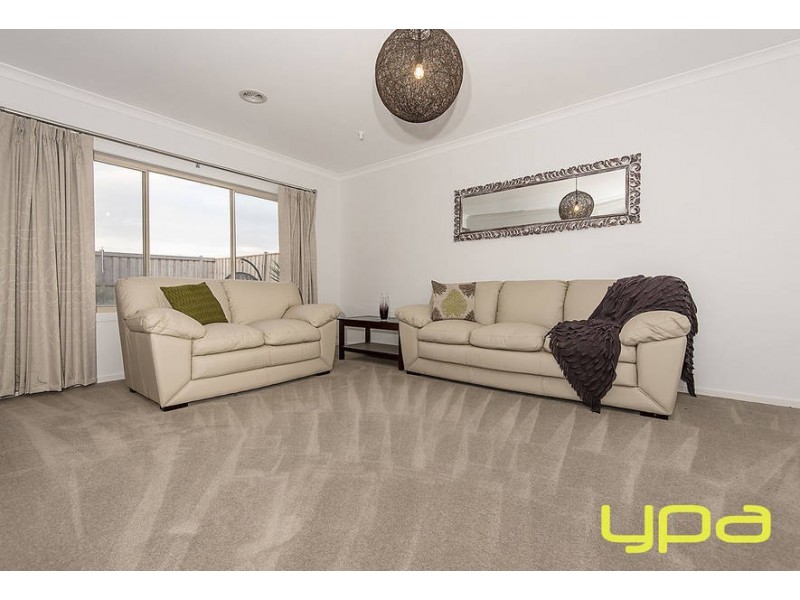 10 Dion Place, Melton West VIC 3337