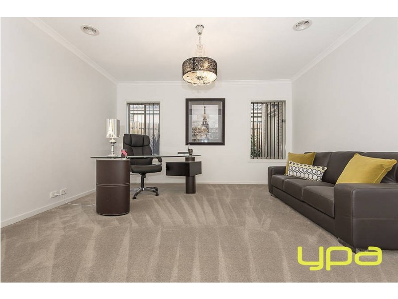 10 Dion Place, Melton West VIC 3337