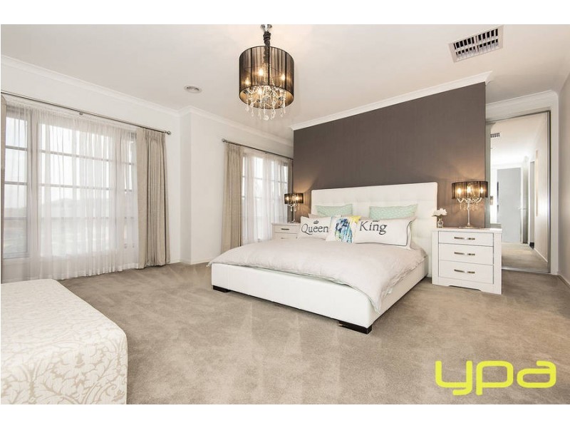 10 Dion Place, Melton West VIC 3337